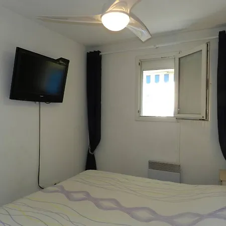 2 Pieces Avec Piscine Et Parking, - Fr-1-251-889 *