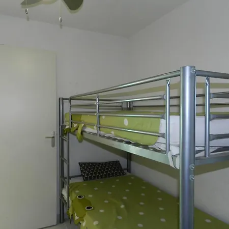 2 Pieces Avec Piscine Et Parking, - Fr-1-251-889 Lägenhet *