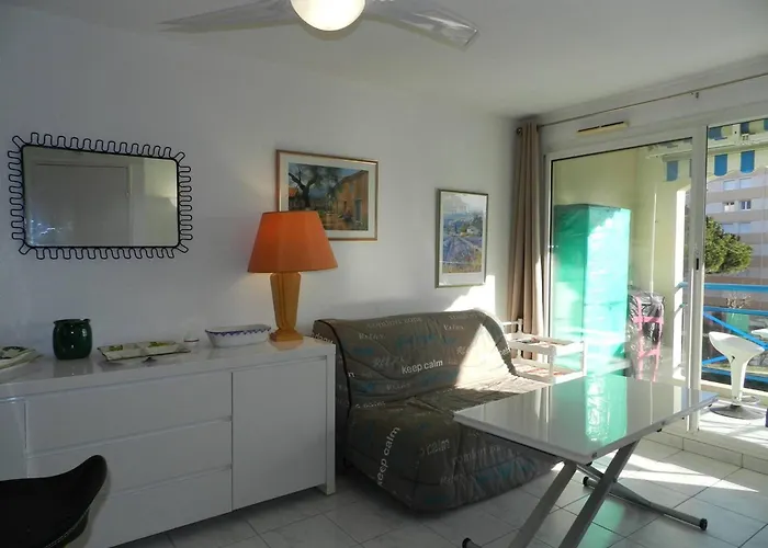 2 Pieces Avec Piscine Et Parking, - Fr-1-251-889