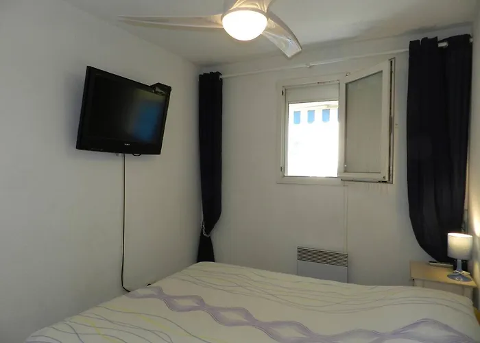 2 Pieces Avec Piscine Et Parking, - Fr-1-251-889 *