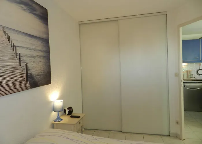 2 Pieces Avec Piscine Et Parking, - Fr-1-251-889