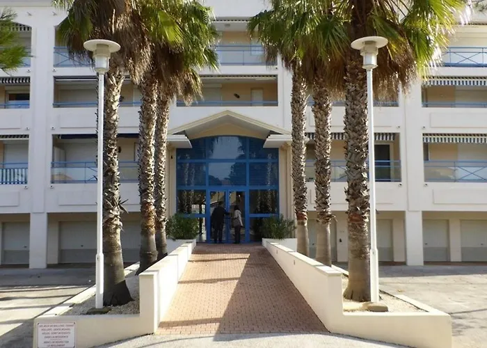 2 Pieces Avec Piscine Et Parking, - Fr-1-251-889 *