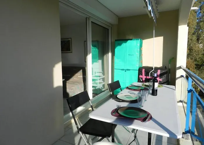 Apartment 2 Pieces Avec Piscine Et Parking, - Fr-1-251-889 Le Lavandou